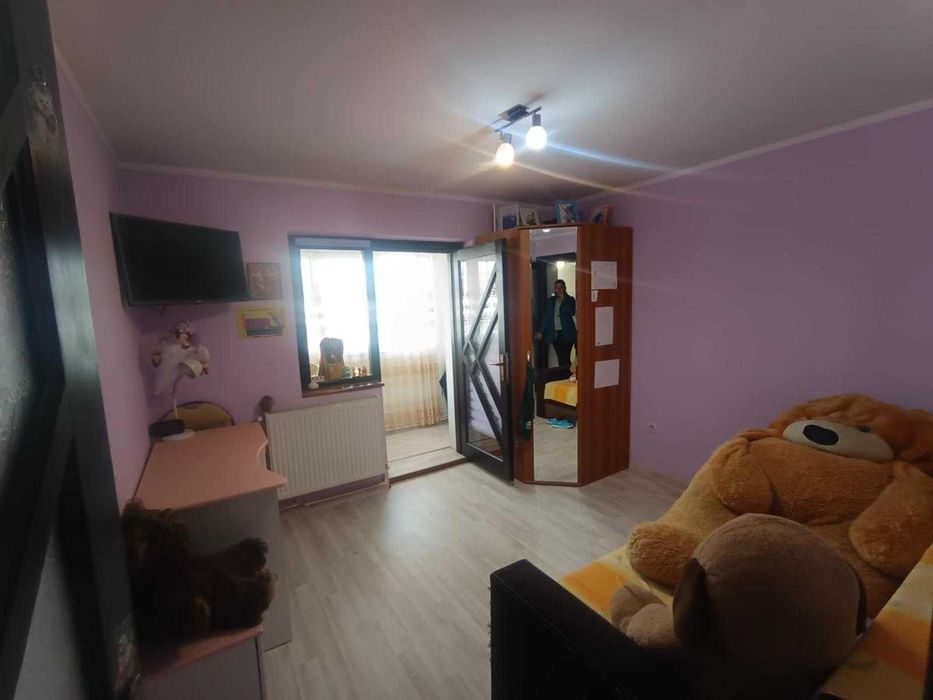 Vând apartament  3 camere