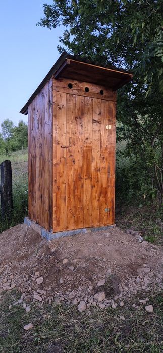 Toaleta de grădină, wc de grădină.