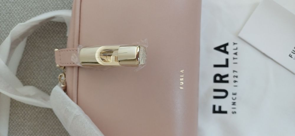 Furla Goccia  нова чанта през рамо от естествена кожа!Размери 12