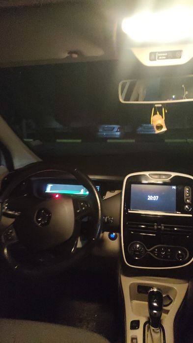 Продавам Рено зое