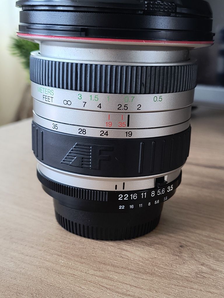 Cosina 19-35 mm за Nikon