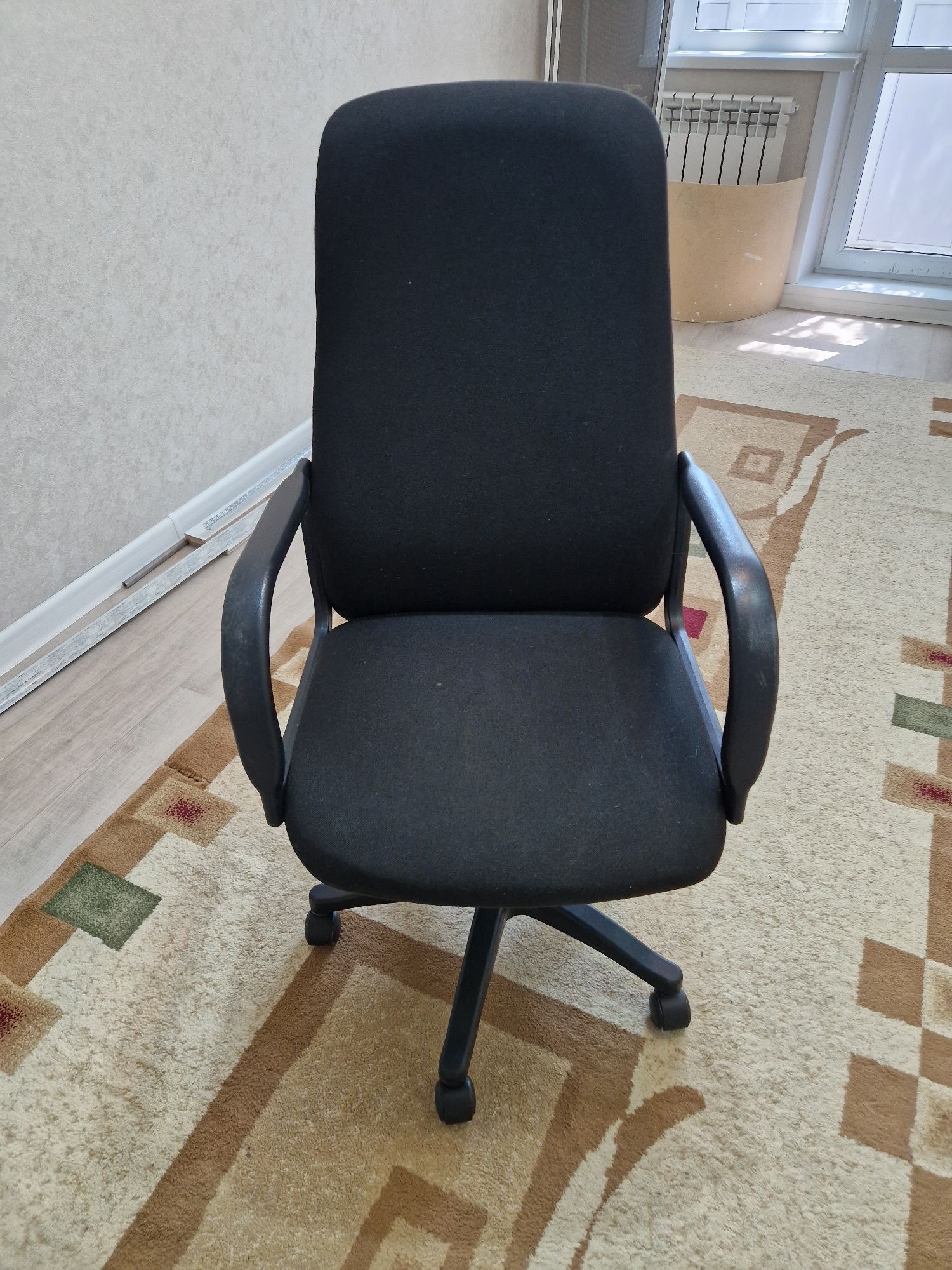 Продам офисное кресло.