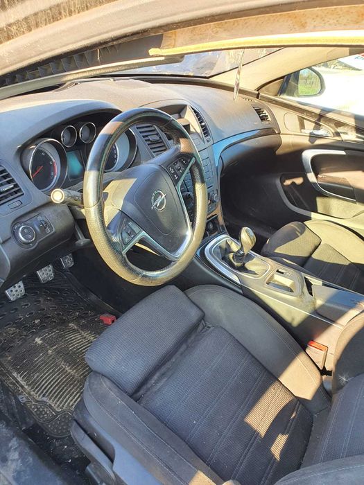 Dezmembrez Opel Insignia 2010