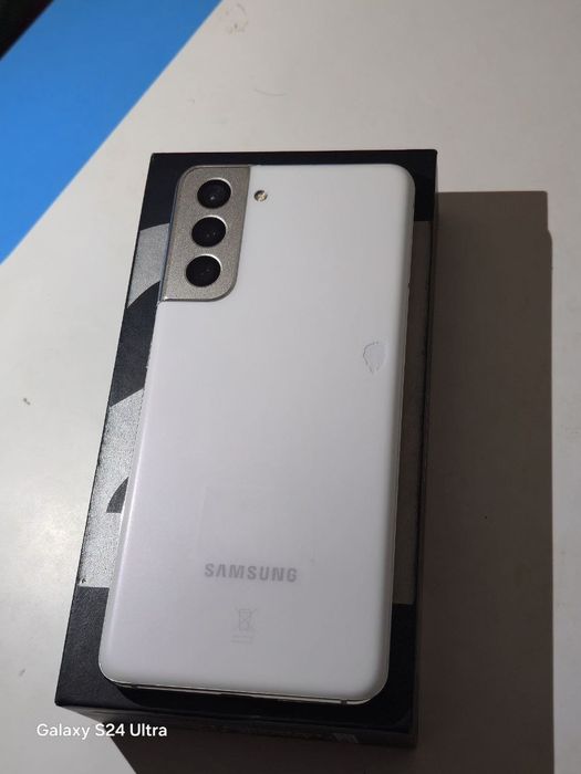 Samsung S21 256/8 в почти идеальном состоянии