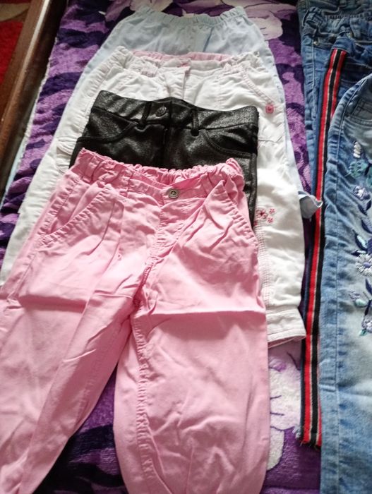 Vând pantaloni pentru fetițe set de 10 buc.la 85 lei