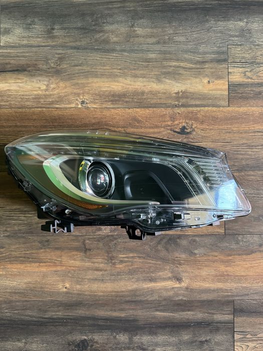 Mercedes CLA c117 ксенон Xenon десен фар USA Америка