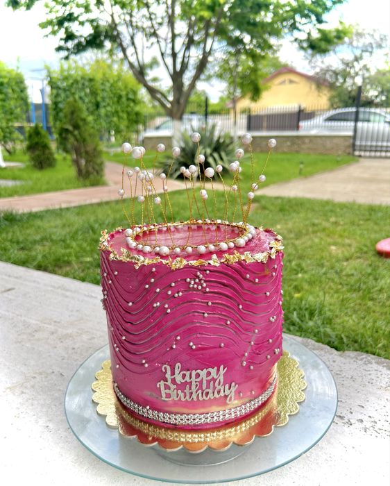 Realizez torturi si prajituri la cerere