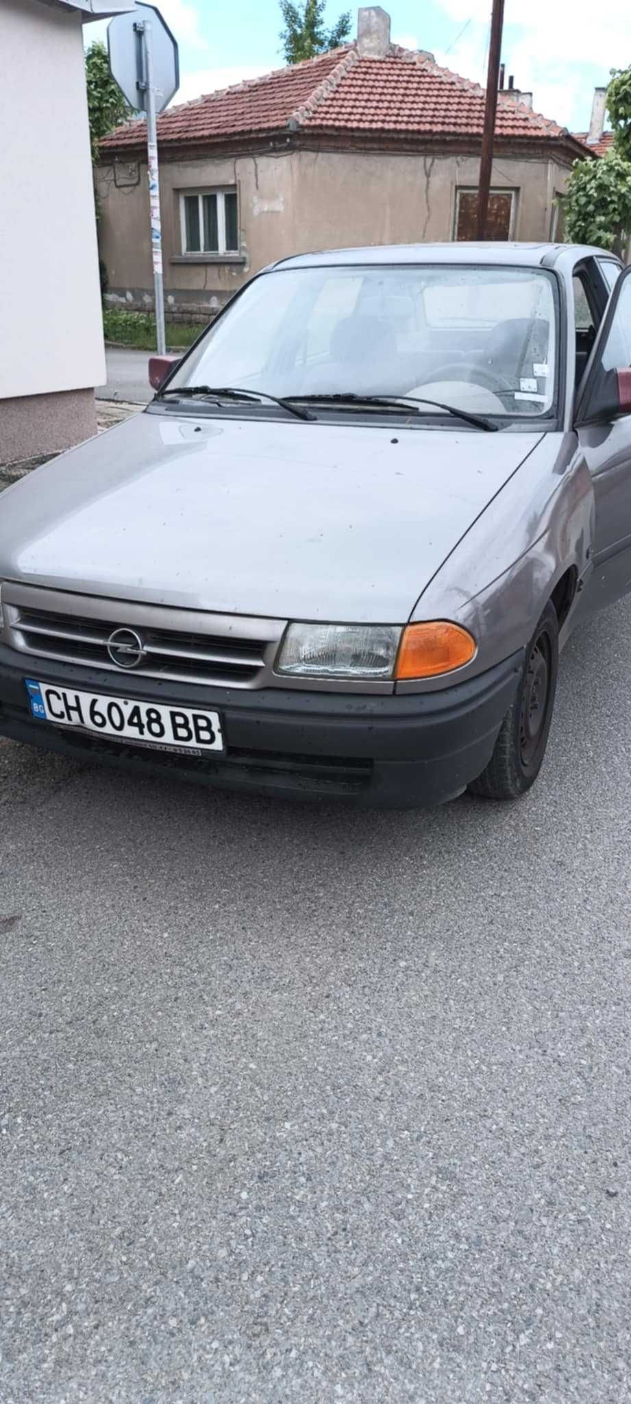 продавам           opel astra
