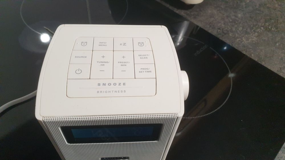 Vând radio cu ceas Philips AJB4300W/12