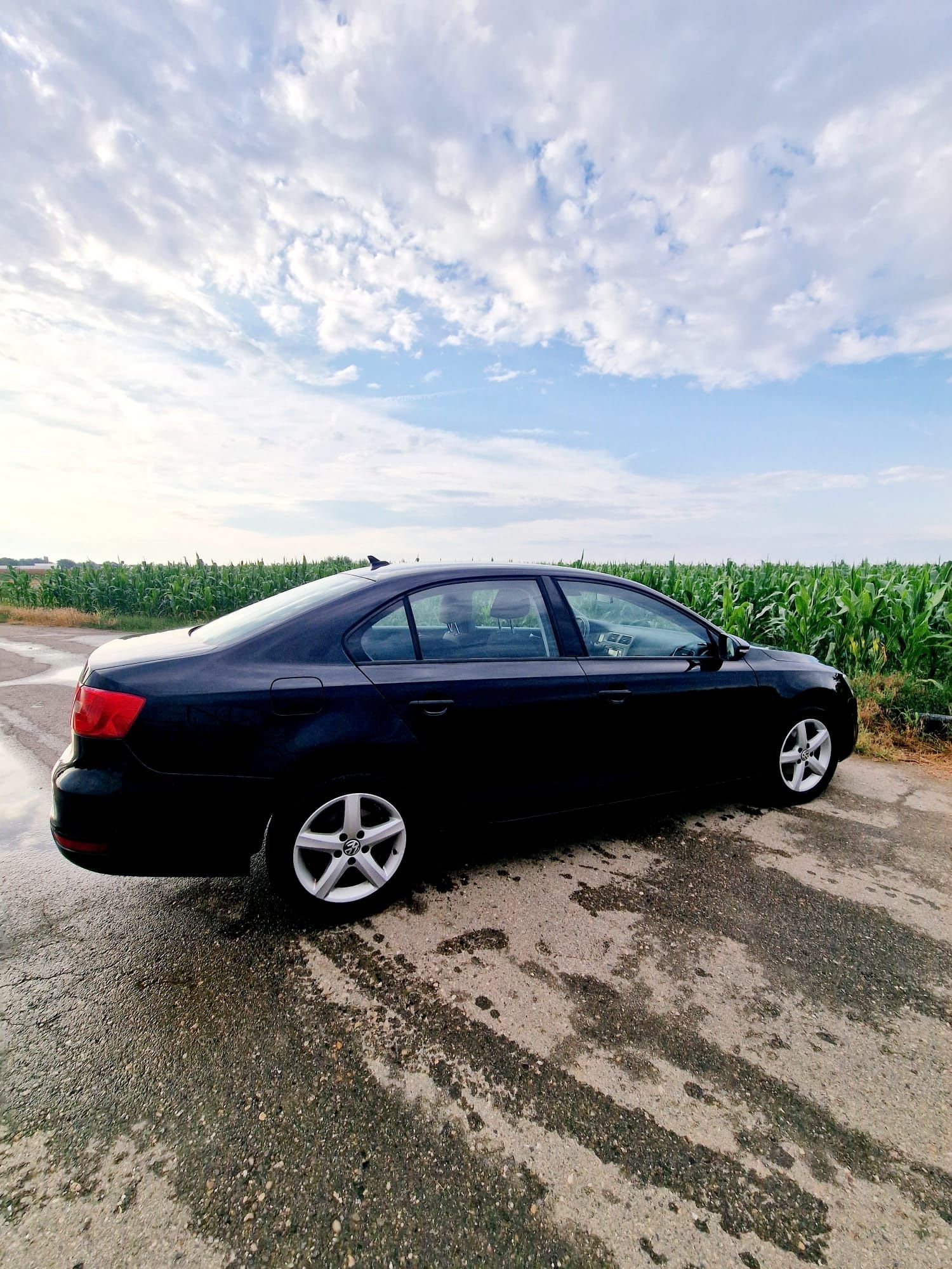Vand vw jetta an 2012 in stare perfectă de funcționare