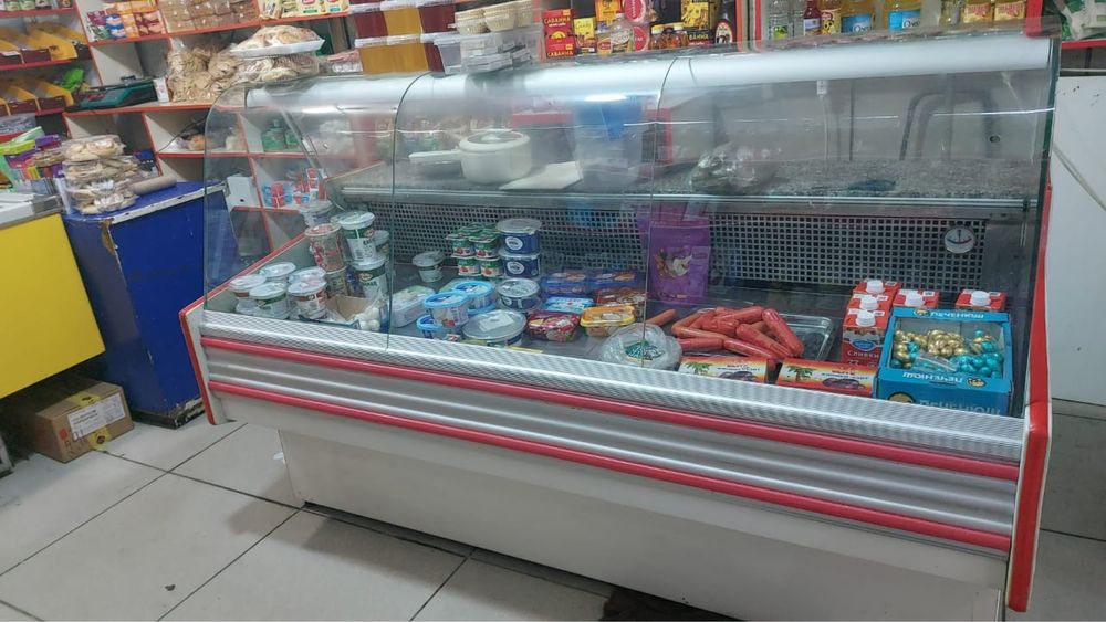 Витрынный холодильник