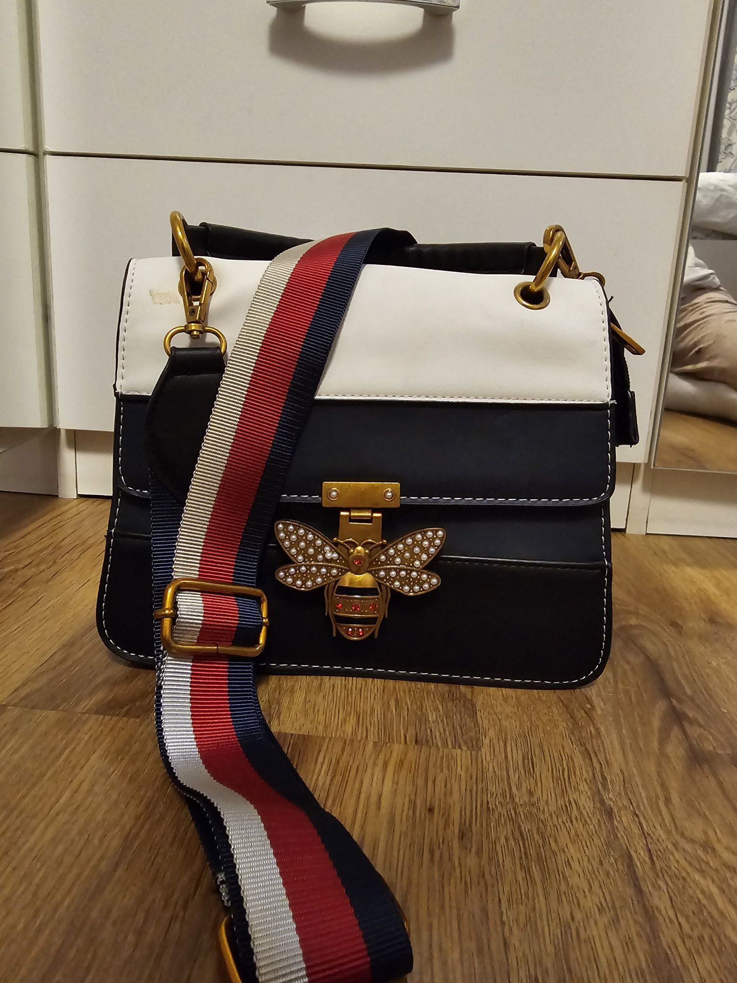 Модерна и стилна чанта