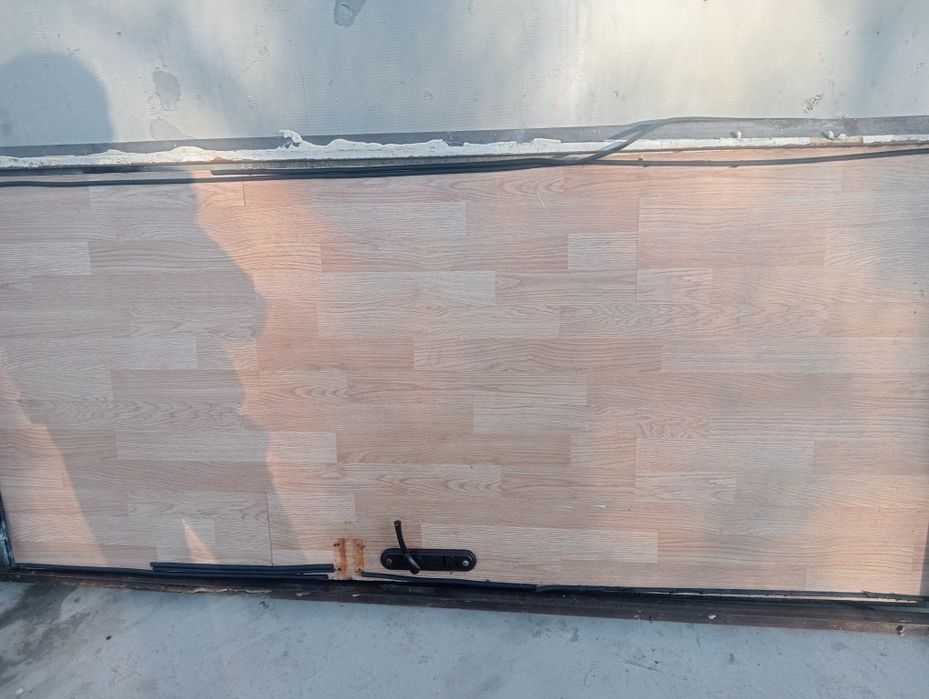 Продам входную металлическую дверь и деревянную