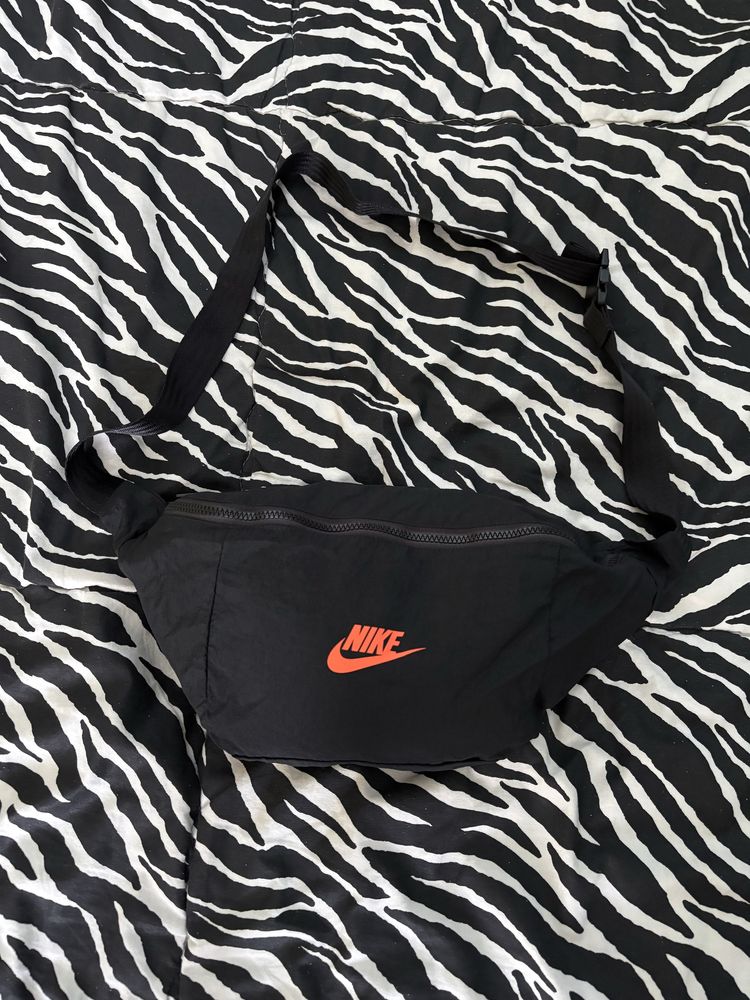 Ветровка nike xs/s