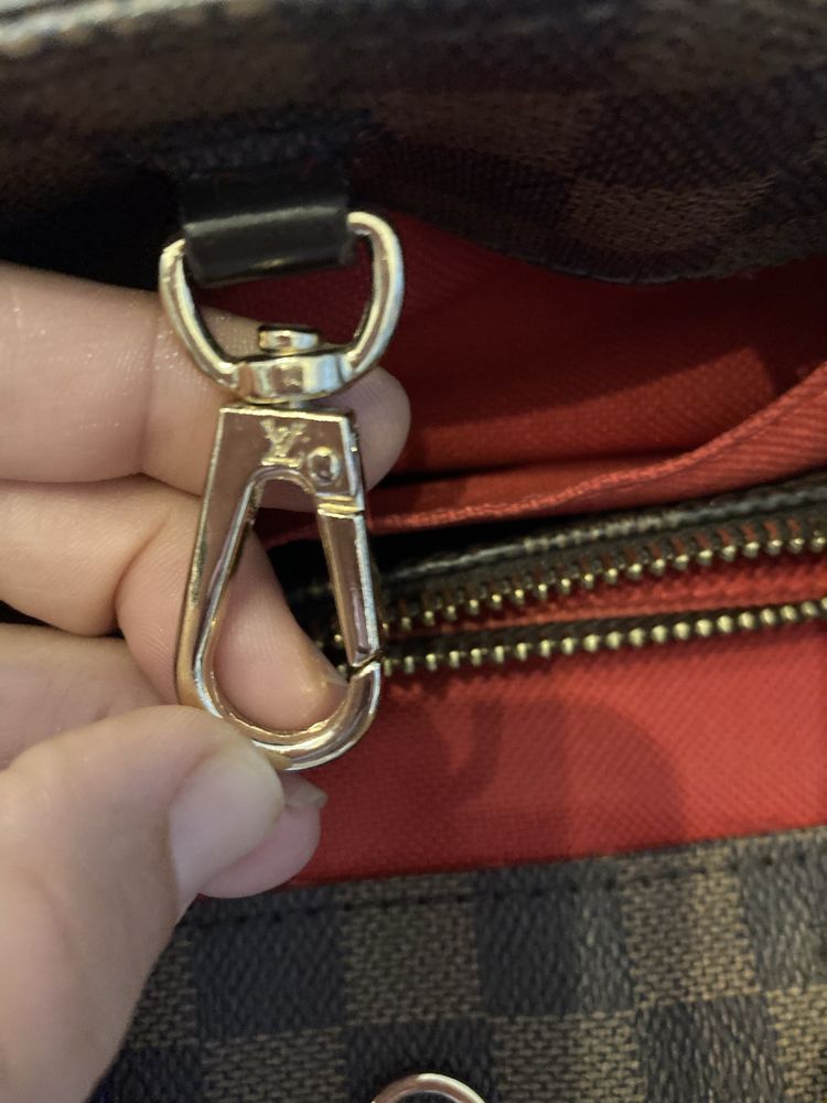 Оригинална чанта  louis vuitton с леки забележки