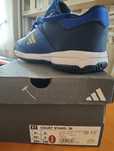 Vând pantofi sport adidas noi, nepurtati