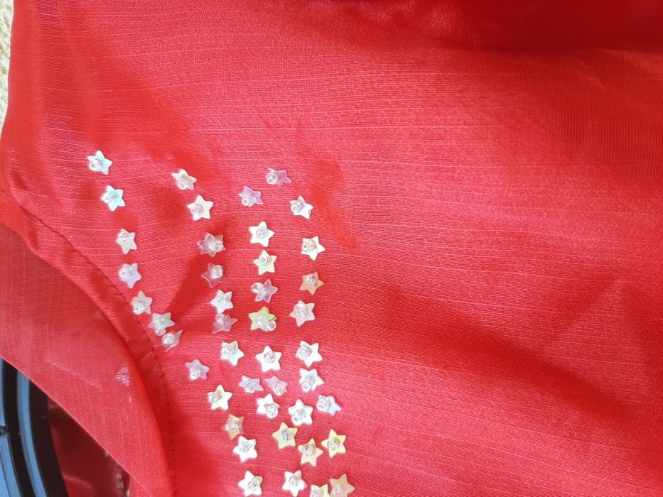 Rochie roșie, elegantă pentru 3-4 ani