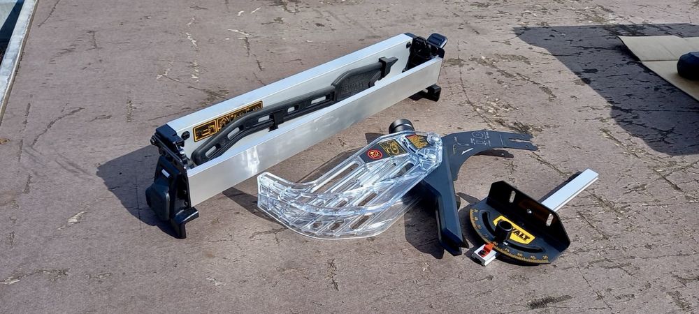 Настолен циркуляр DeWalt DWE 7485 -QS