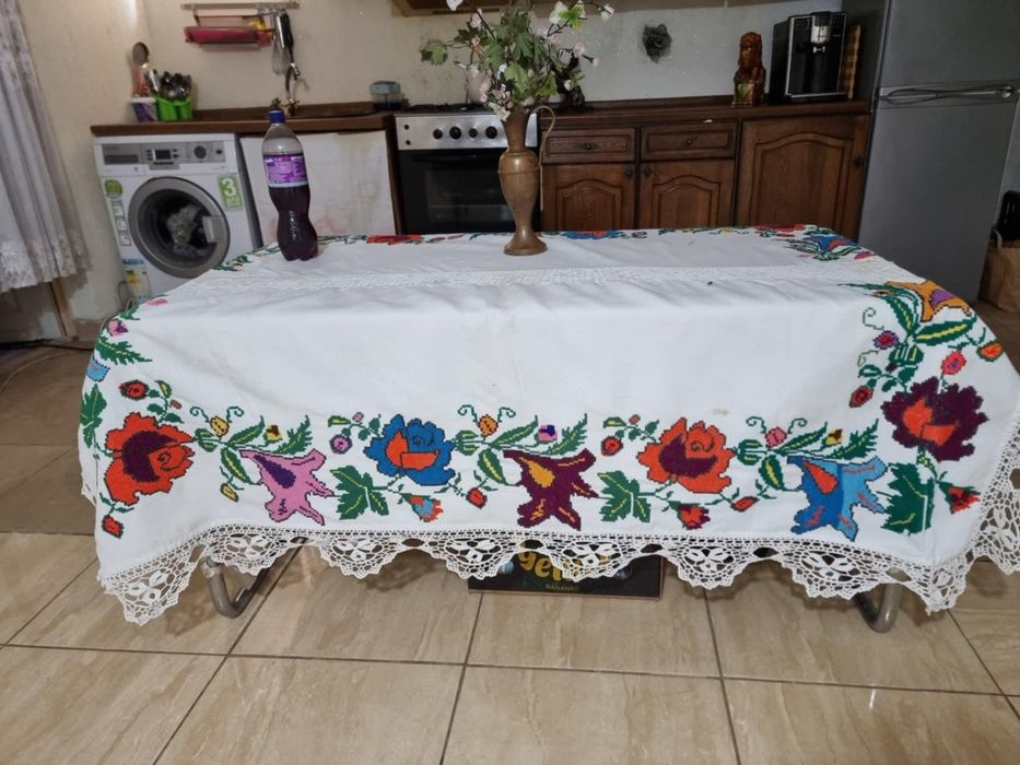 Fata de masa cusuta manual