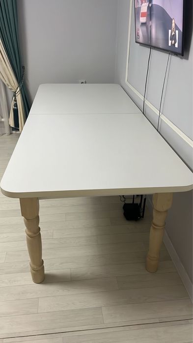 Срочно продам стол для гостинной