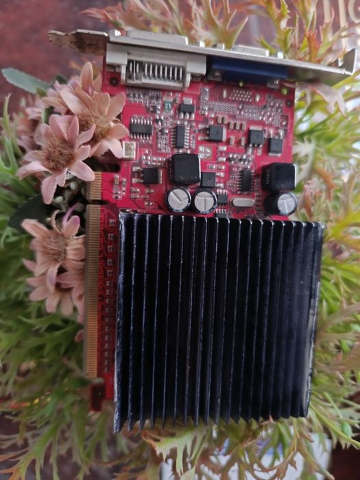 Продаю GF9500 GT 1024MB DDR2 — дешево, всё работает!