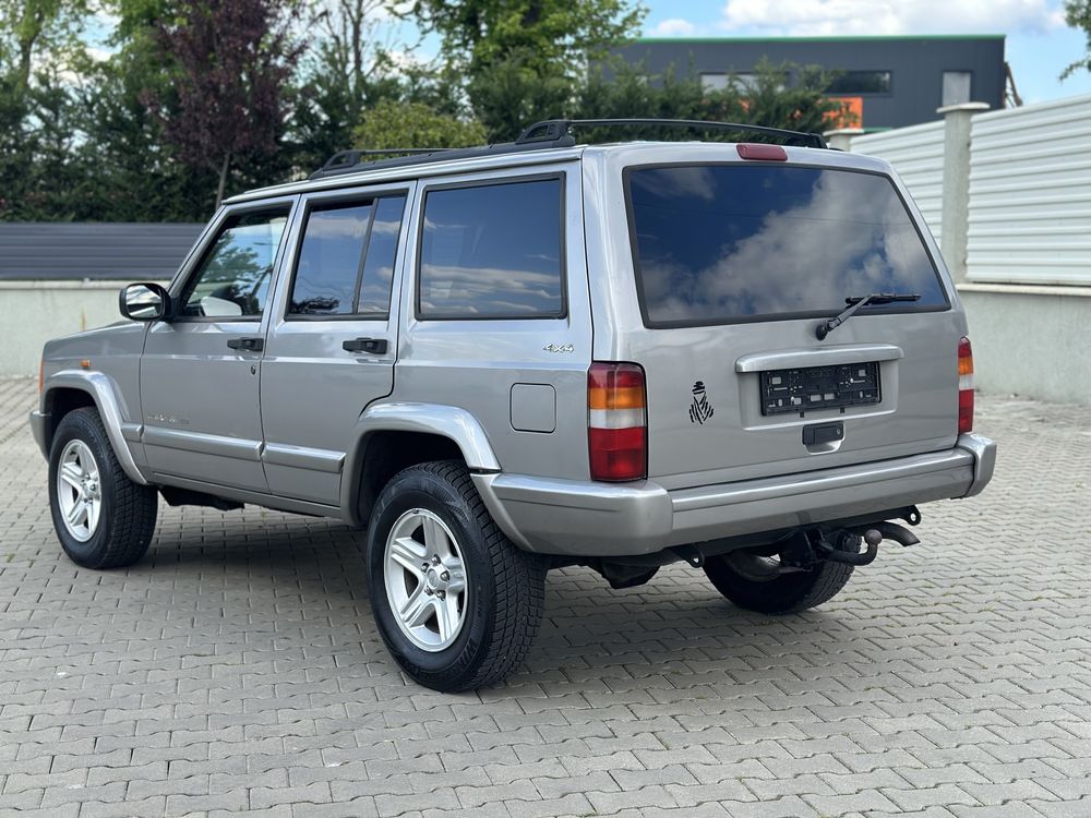 Jeep Cherokee XJ  2.5 diesel   •fara rugină•