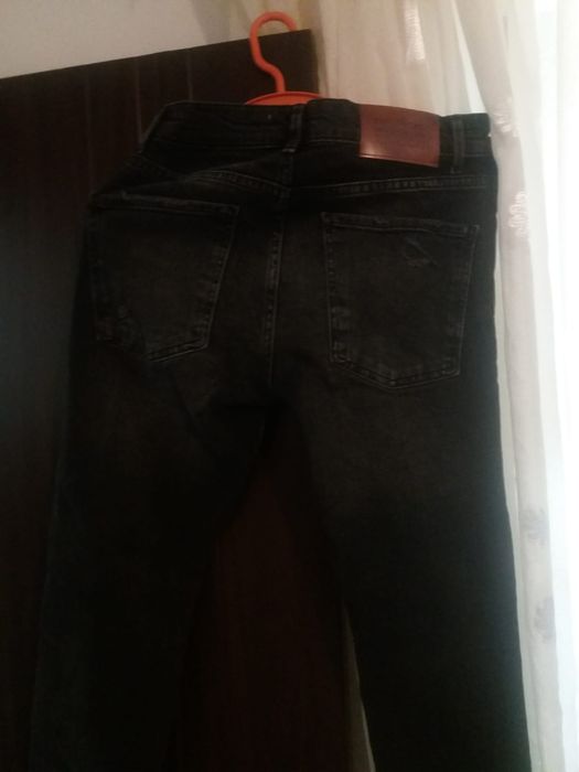 Blugi pull& bear negri skinny fit