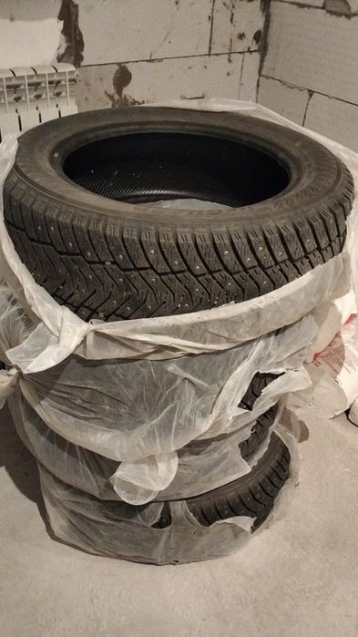 Продам шины зимние шипы 205/55/16 размер состояние отличное
