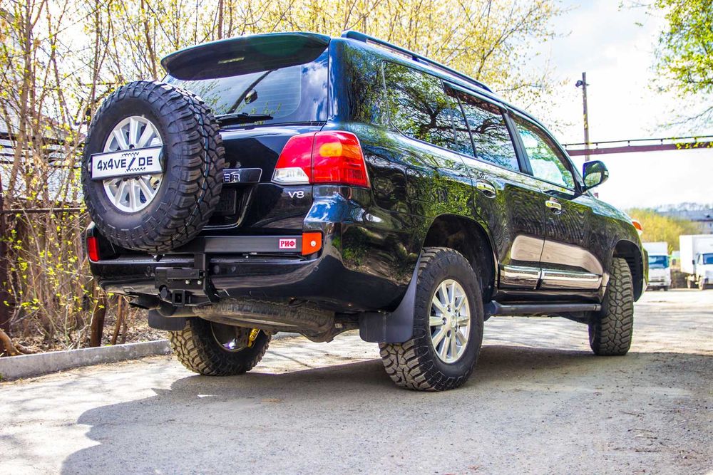 Калитка РИФ в задний бампер Toyota Land Cruiser 200