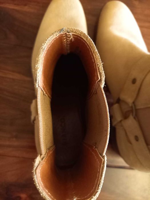 Боти от естествен набук