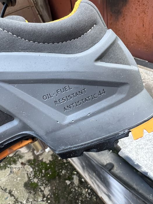 Vand pantofi protectie Uvex marimea 44