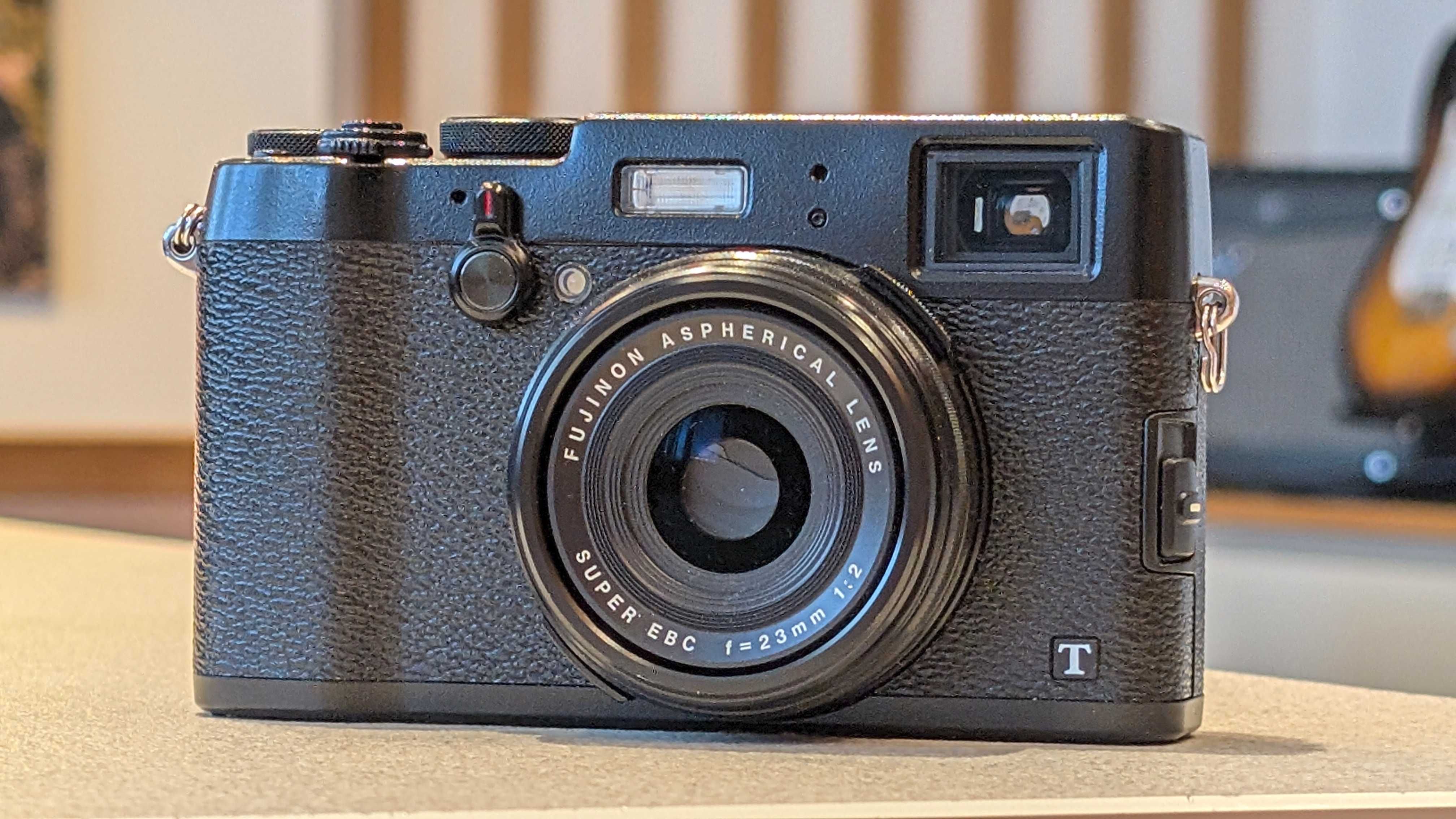 FUJIFILM X-100T комплект камера и аксесоари