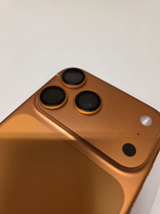 Неактивиран Iphone 17 Pro Max 256GB Orange с поставени протектори