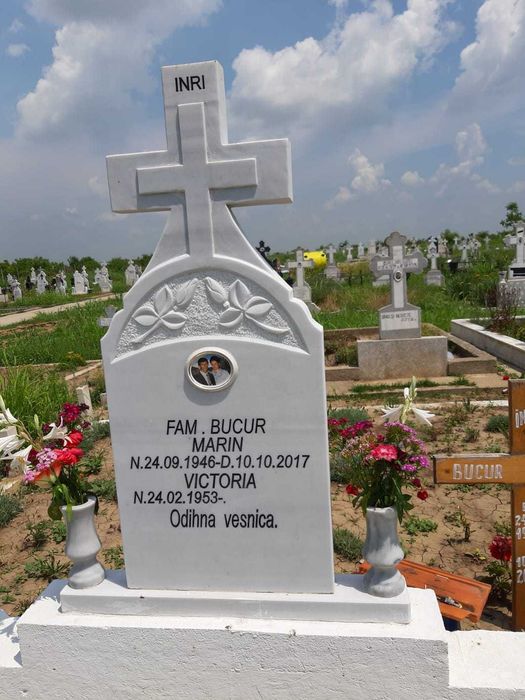 Placi comemorative din marmură