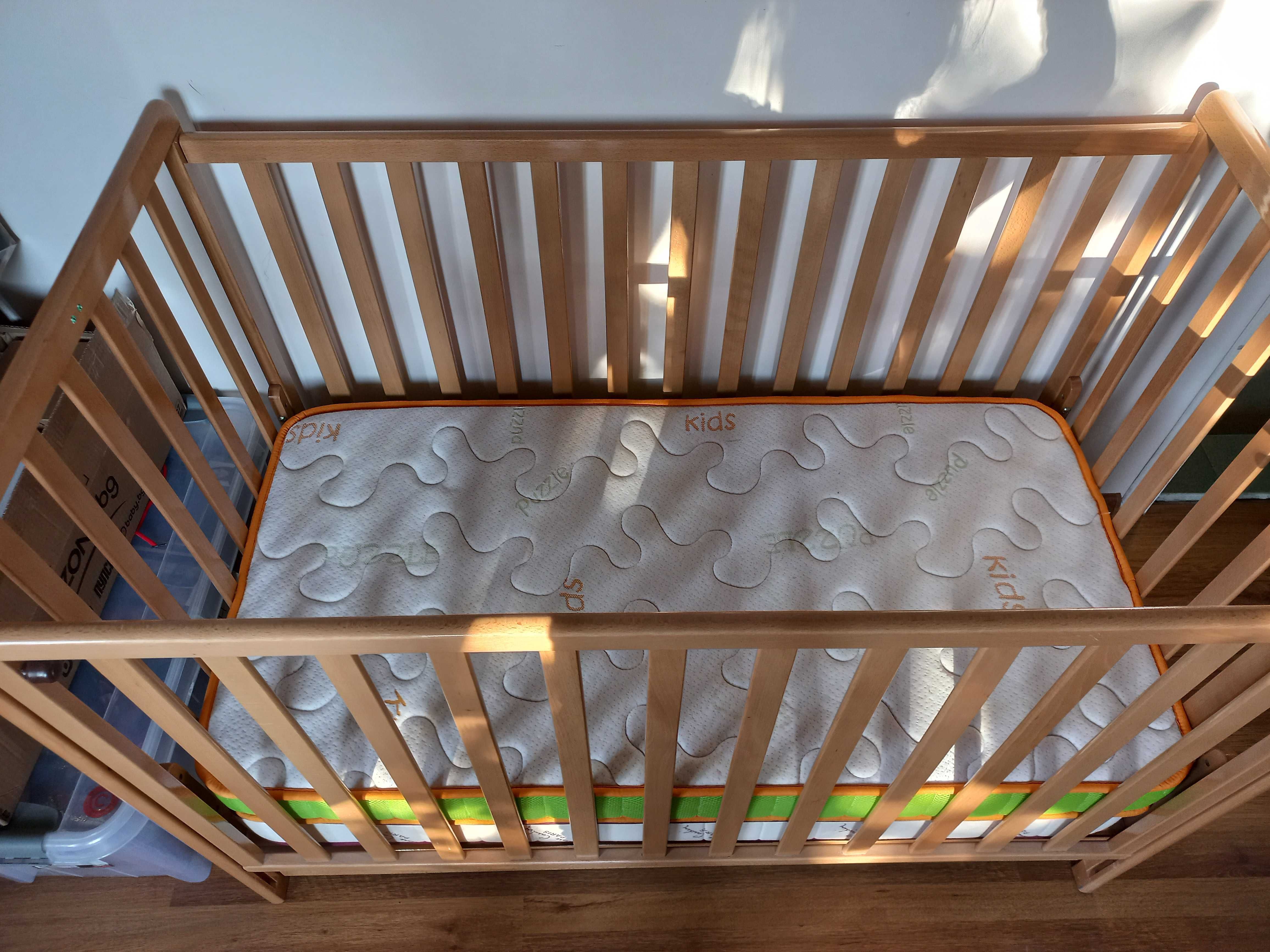 Детско дървено легло с два матрака и три нива на матрака