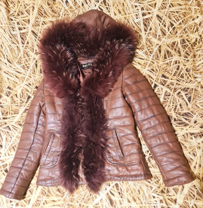 Дамско яке,от естествена кожа ,с богата яка-качулка с естествен косъм