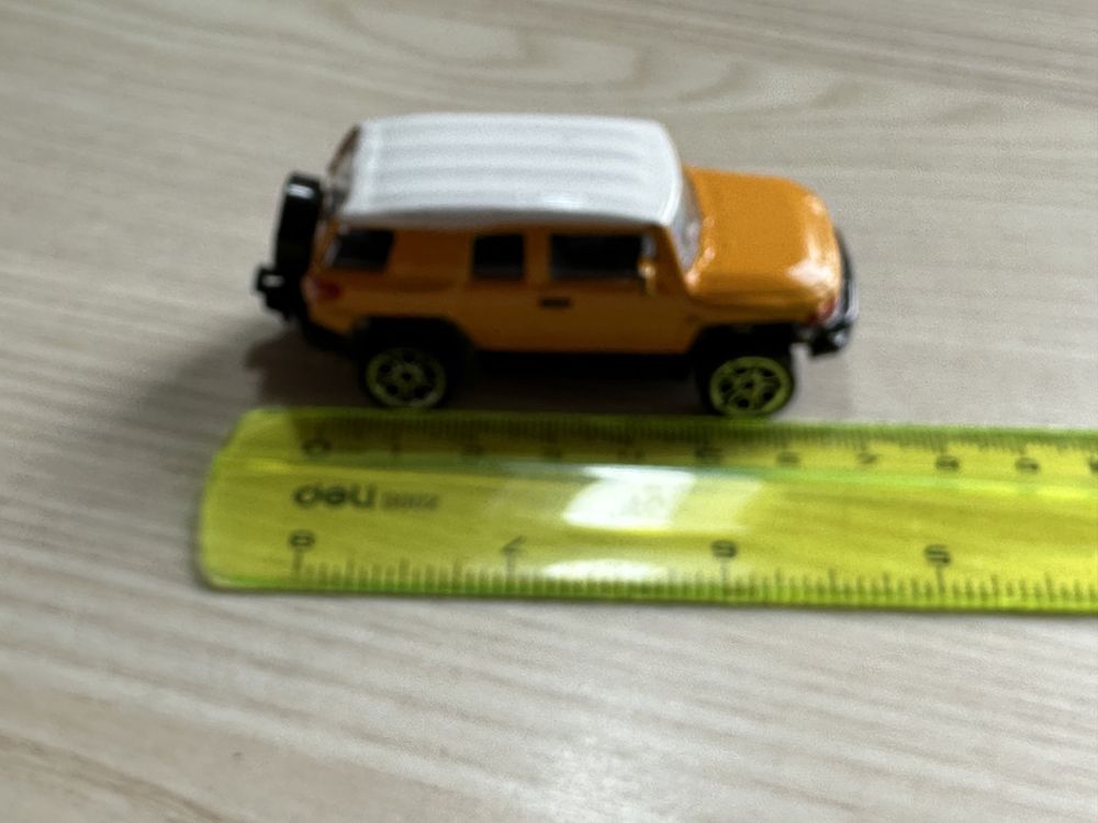 Toyota FJ majorete  scara 1:64