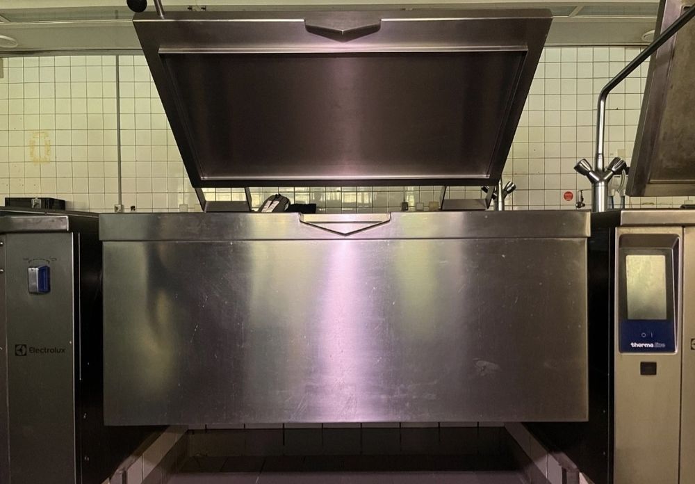 Tigaie basculanta Electrolux