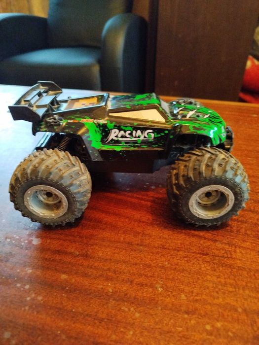 Количка с дистанционно която свети