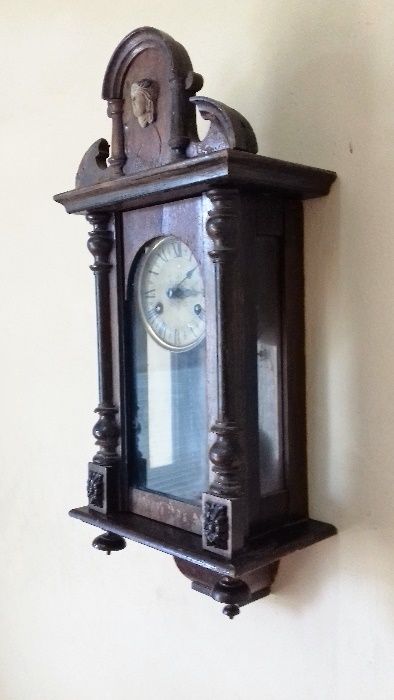 стар автентичен стенен часовник