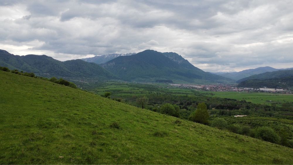 Teren de vânzare ideal pentru camping sau cabane in linistea naturii
