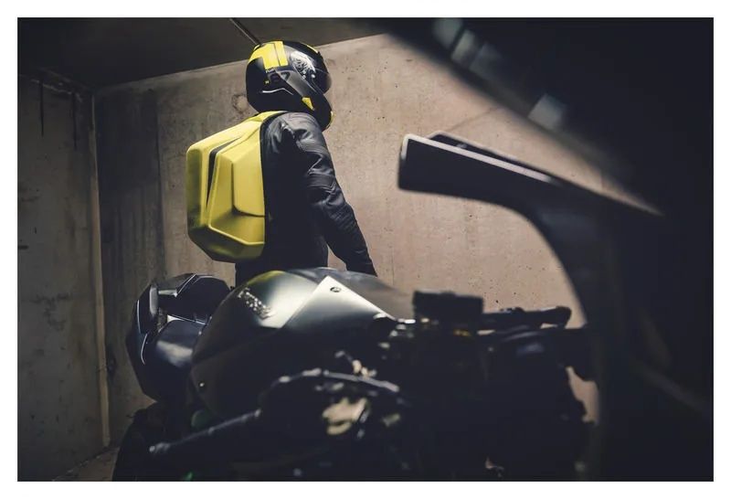 -33% reducere! Rucsac MOTO Louis Hardshell Galben Neon NOU