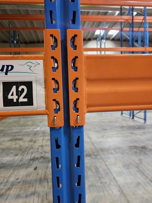 Rafturi metalice de vânzare