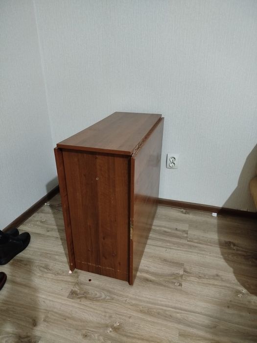 Продам стол книжка