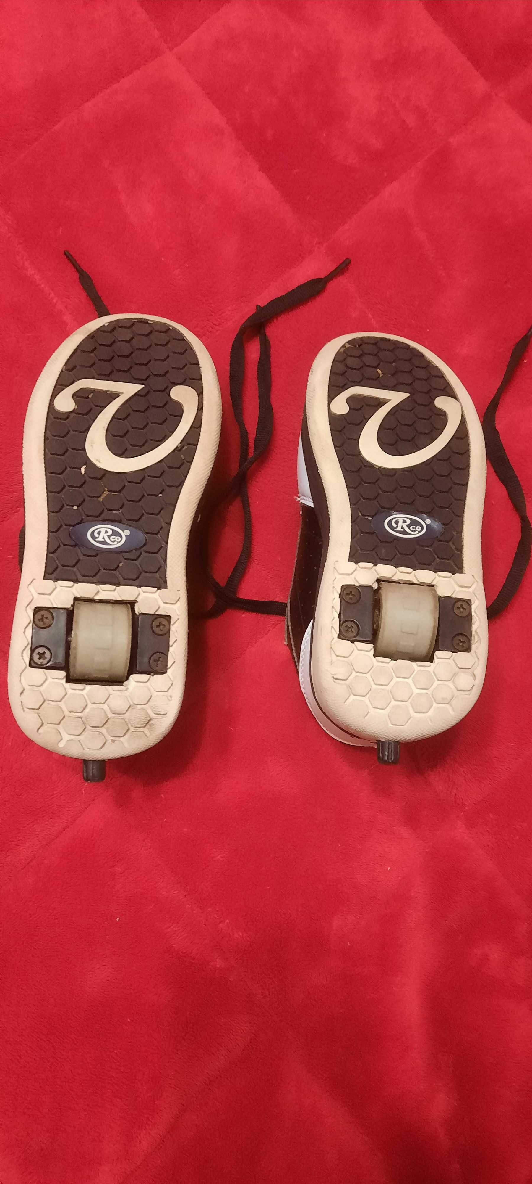 Pantofi sport de skatebord RCO, cu rola retractabila, marimea 32