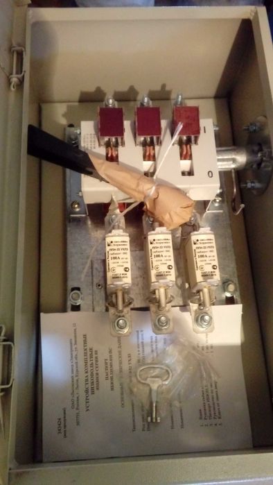 Ящик с рубильником 100А 380В