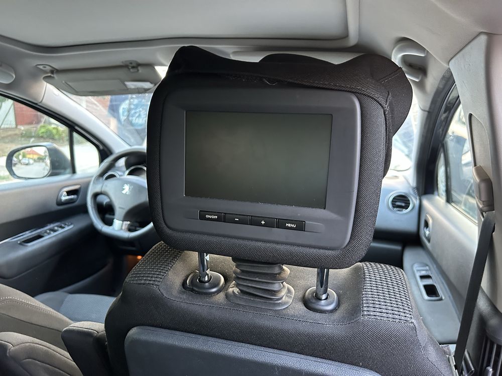 Салон 5 и 7 места isofix монитори Пежо 5008