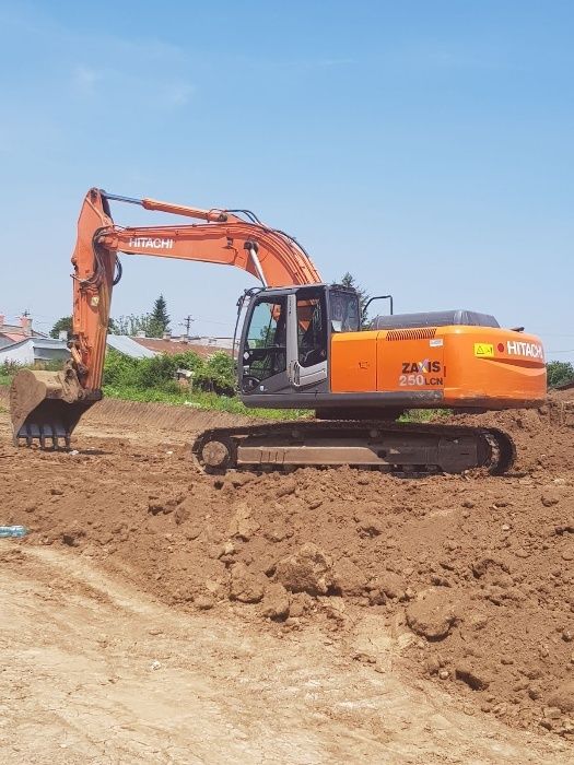 INCHIRIEZ Excavator senile CAT - Volvo - Hitachi - JCB