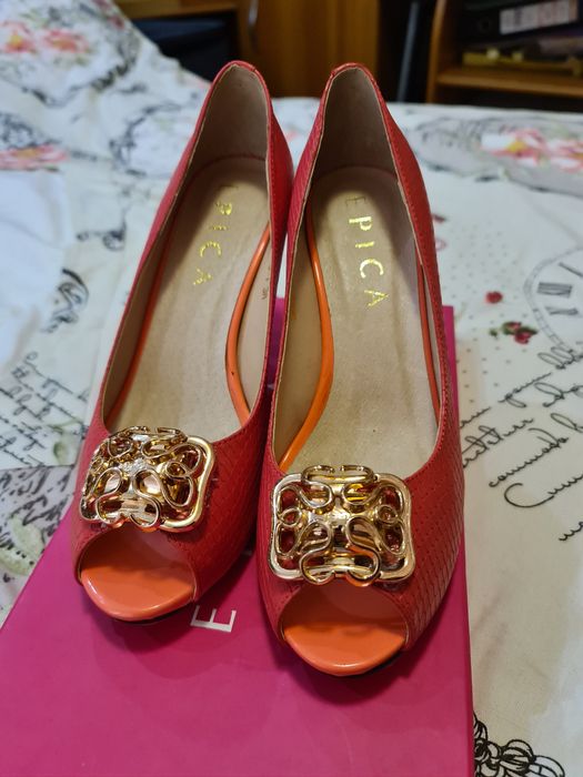 Vând pantofi noi piele Epica