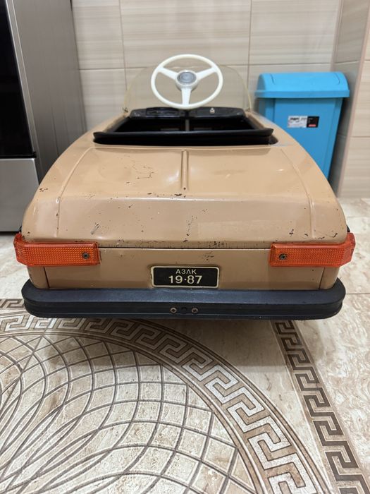 Masinuta veche cu pedale / MOSKVICH / de colectie